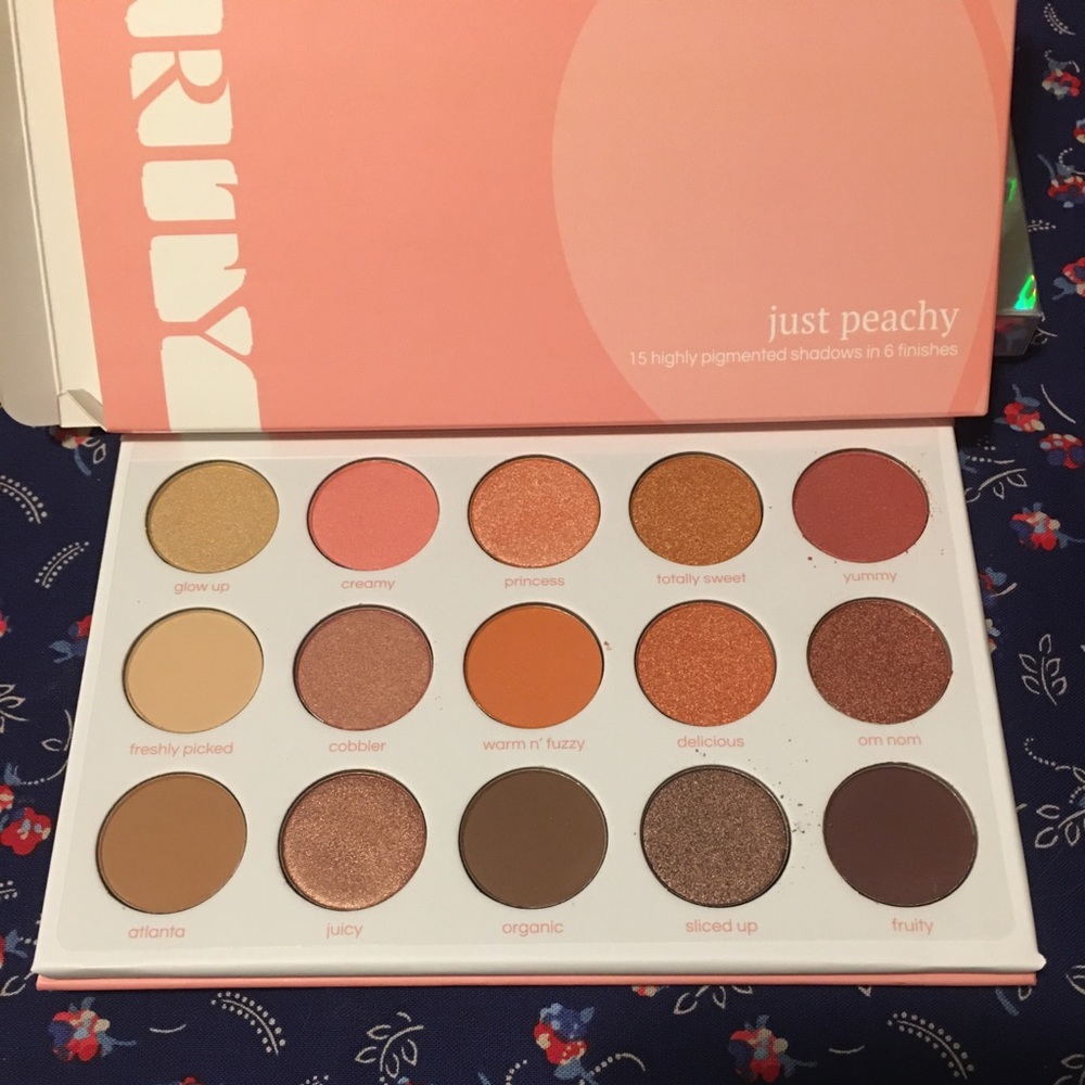 Karity just peachy pallet. NIB